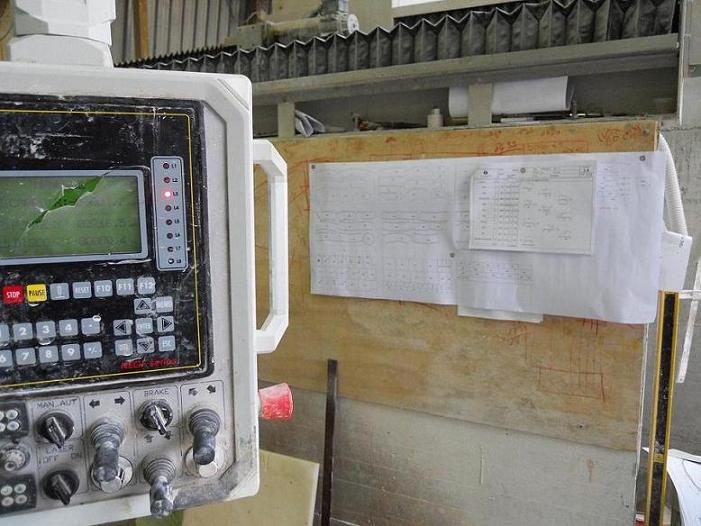 Special cutting machine with numerical control system