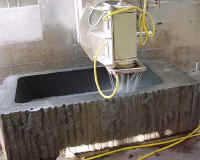 lavorazione a massello vasca in granito.